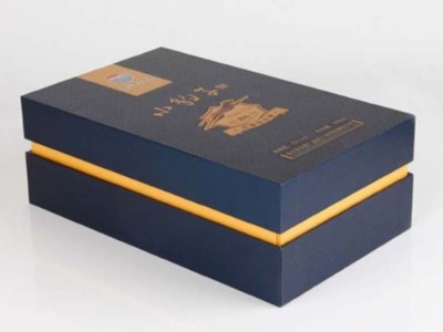 包裝盒定做廠家為您分析，為什么酒盒包裝覆膜后會(huì)出現(xiàn)顏色色差？